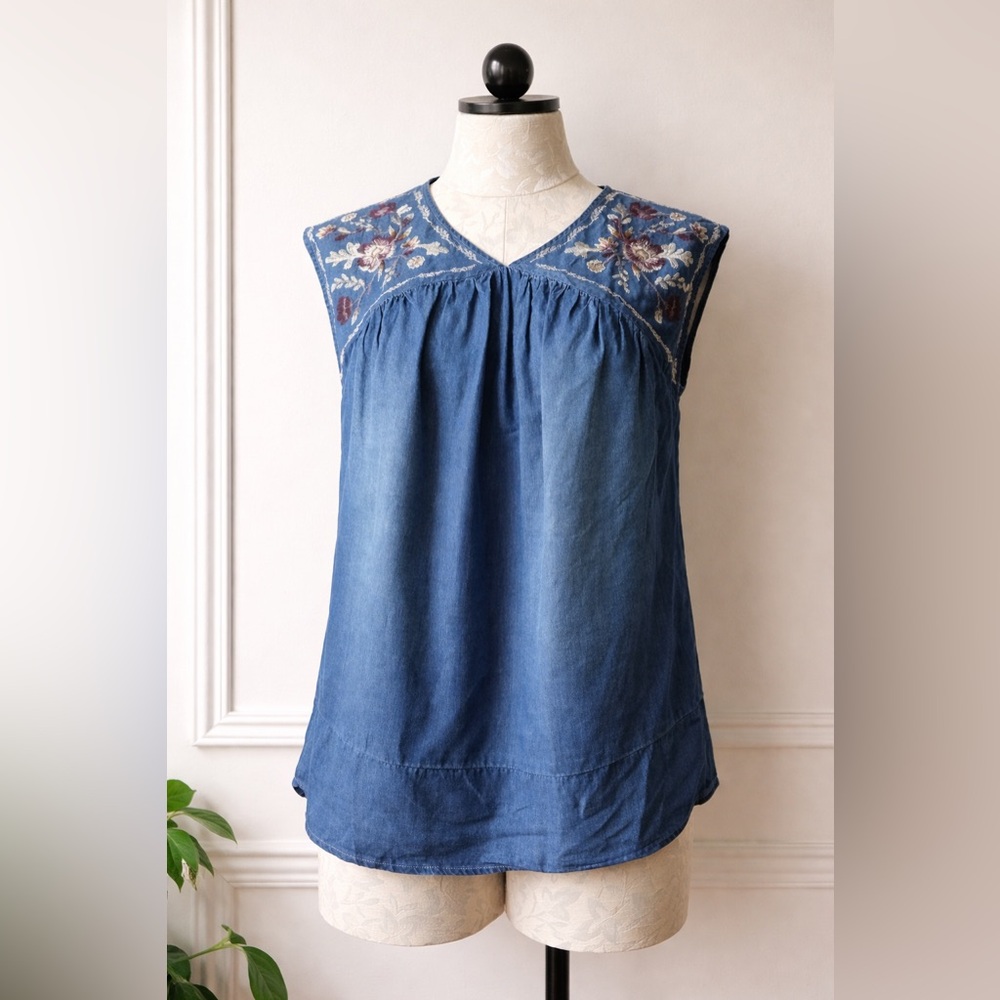 Knox Rose Blue Embroidered V-Neck Sleeveless Top